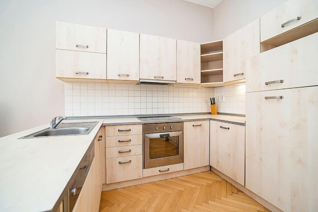 Cozy And Sunny In Uptown Apartamento Praga