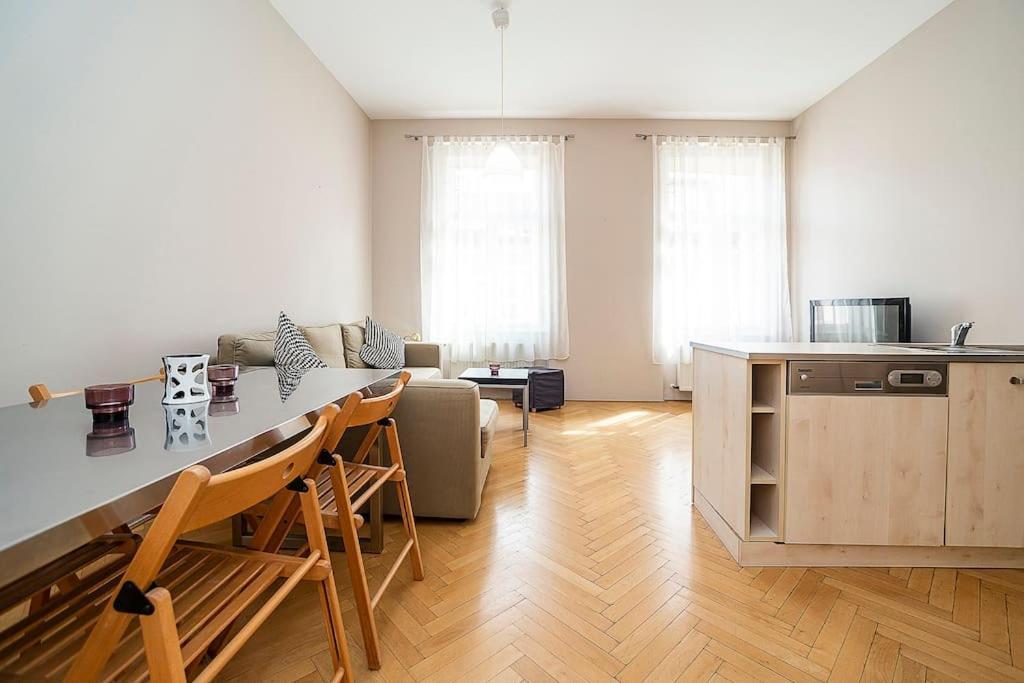 Cozy And Sunny In Uptown Apartamento